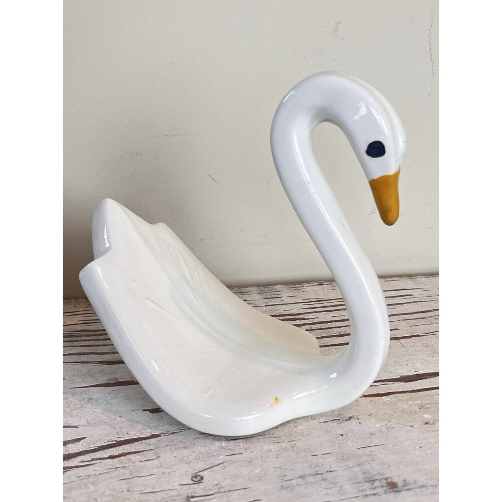 Vintage White Ceramic Swan Hand Towel Rest Cottage Granny Charm 7”x7”